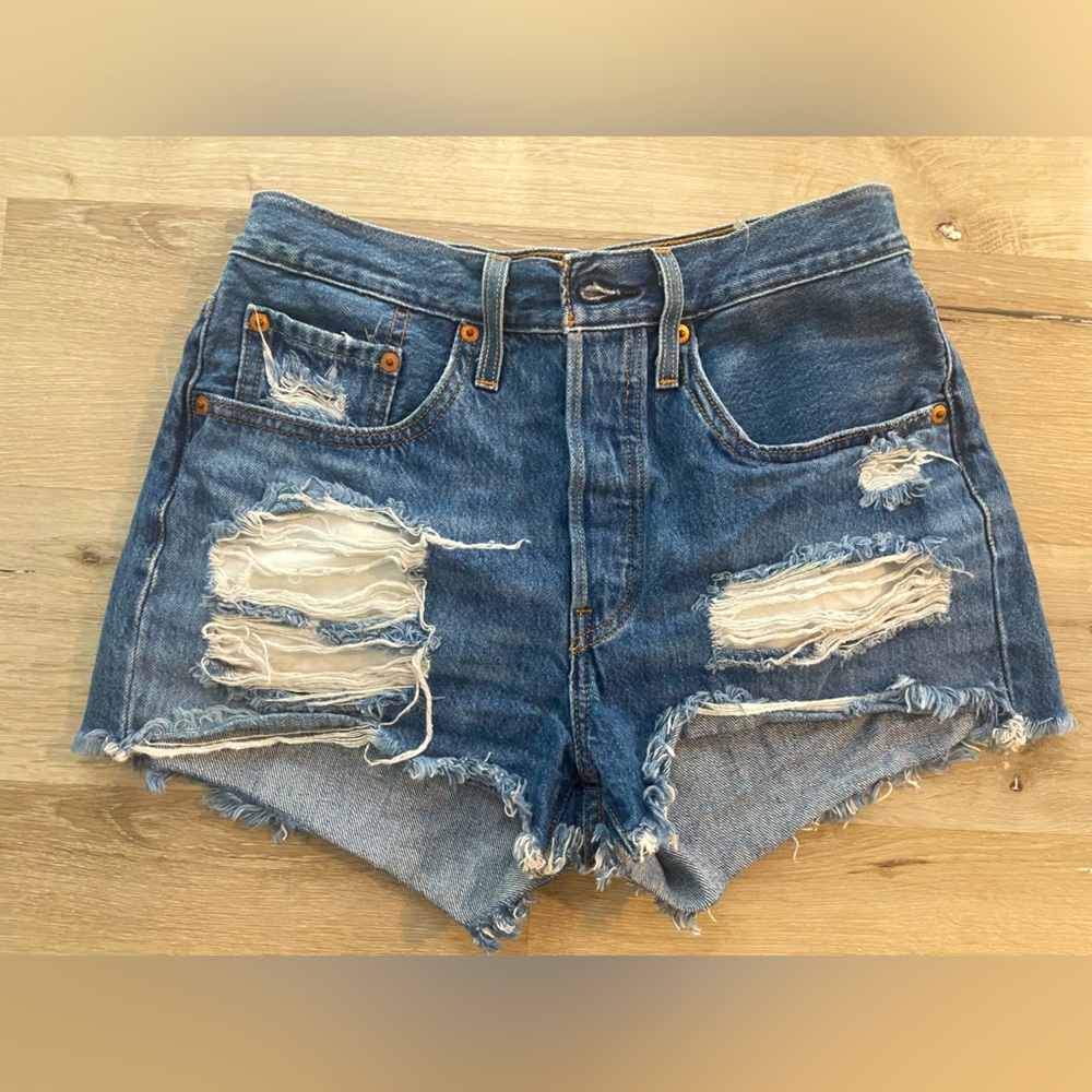 Levi’s 501 Distressed/Ripped High Waisted Shorts, dark wash. EUC